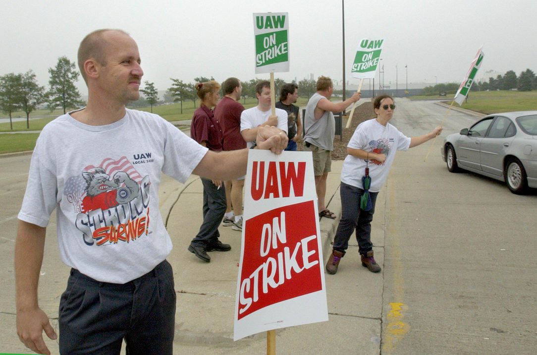 Mitsubishi strike, 2001